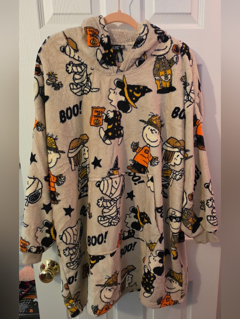 Peanuts Blanket Hoodie - Fleece Snoopy Wearable Blanket NWT